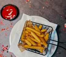 Картофель фри с кетчупом