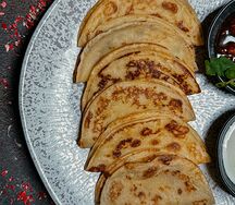 Полдюжины блинов со сметаной и вареньем из облепихи