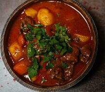 Жаркое из козленка с картофелем и овощами