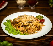 Лапша с курицей и овощами