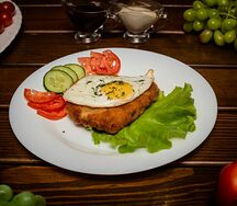 Эскалоп из свинины с яйцом