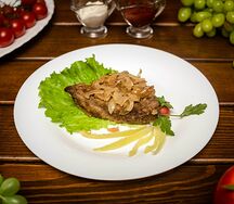 Печень говяжья жареная с луком