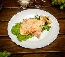 Горбуша, запеченная с овощами