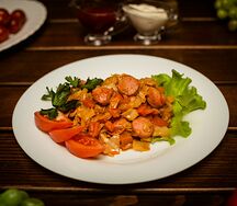 Капуста, тушенная с сосисками