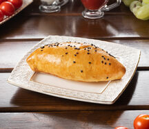 Пирожок с яйцом и зеленью