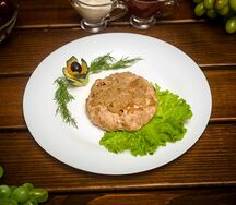 Бифштекс мясной с жареным луком