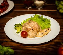 Биточек мясной в грибном соусе