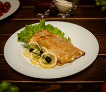 Горбуша, жаренная с луком