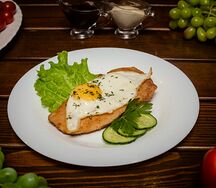 Шницель из курицы с яйцом
