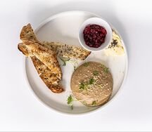 Паштет из печени цыплёнка с брусничным соусом