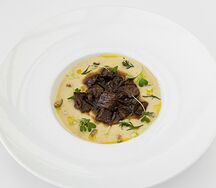 Ореховый хумус с томлеными щечками