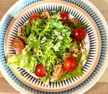 Теплый салат из баклажанов с томатами