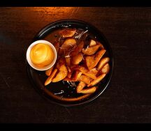 Картофель Айдахо с сырным соусом