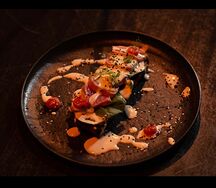 Брускетта с татаки из тунца