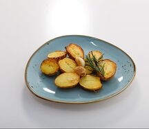 Молодой картофель черри с розмарином