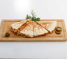 Кесадилья с курицей и овощами