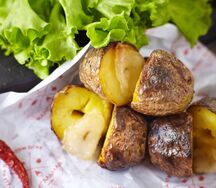 Картошка с салом на углях