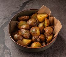 Бейби-картофель с чесноком и зеленью