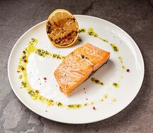 Стейк из лосося на гриле