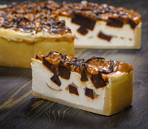 Чизкейк с брауни и карамелью