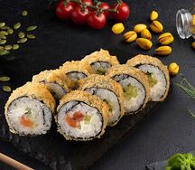 Темпура ролл с лососем и сыром