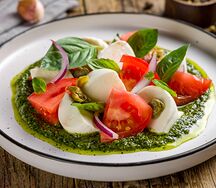 Моцарелла с томатами