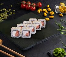 Ролл с лососем и сливочным сыром