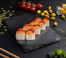 Запеченный ролл с копченым угрем под сыром