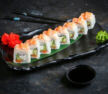 Ролл Аляска с крабом и лососем