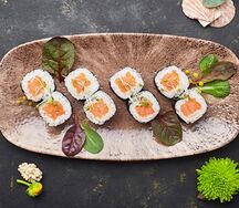 Маки с копченым лососем