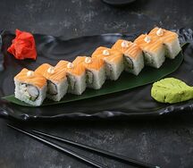 Ролл Филадельфийский вкус с крабом и спайси-соусом