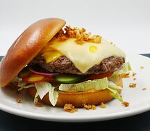 Чизбургер три сыра