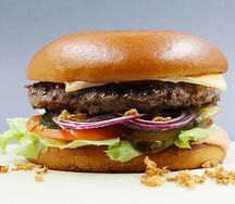 Фирменный бургер с говядиной