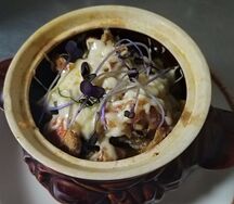 Жаркое в горшочке со свининой и грибами