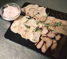 Мясная тарелка