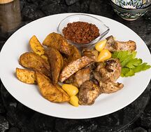 Шашлык из баранины с печёным картофелем и лечо