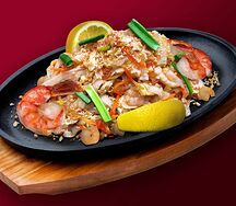 Лапша рисовая с креветками и арахисом