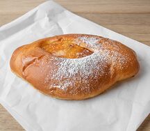 Булочка с абрикосовым джемом