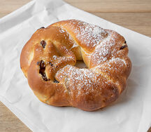 Булочка с изюмом
