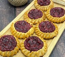 С малиной и молочным шоколадом (6 шт.)