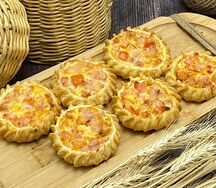 С ветчиной, томатами и сыром