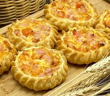 С ветчиной, томатами и сыром