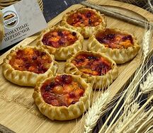 С абрикосом, манго и брусникой