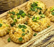 С яйцом и зеленым луком