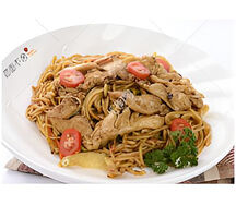 Лапша жареная с курицей