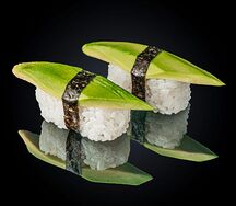 Суши с авокадо