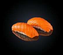 Суши с копченым лососем