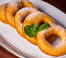 Пышки с сахарной пудрой