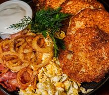 Драники с жареной грудинкой