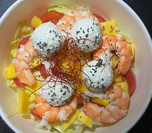 С тигровыми креветками и манго